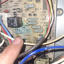Moisture-related fridge control board wear in Welland