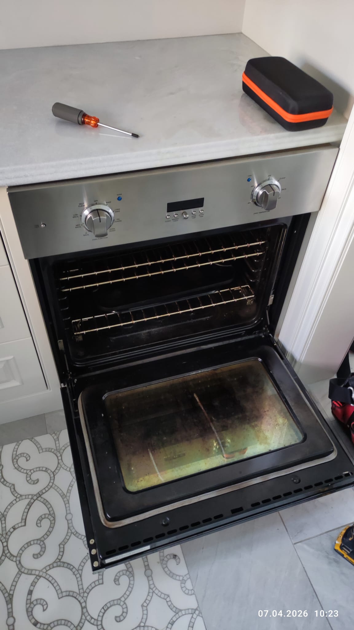 Slide-in oven temperature issue repaired in Hamilton